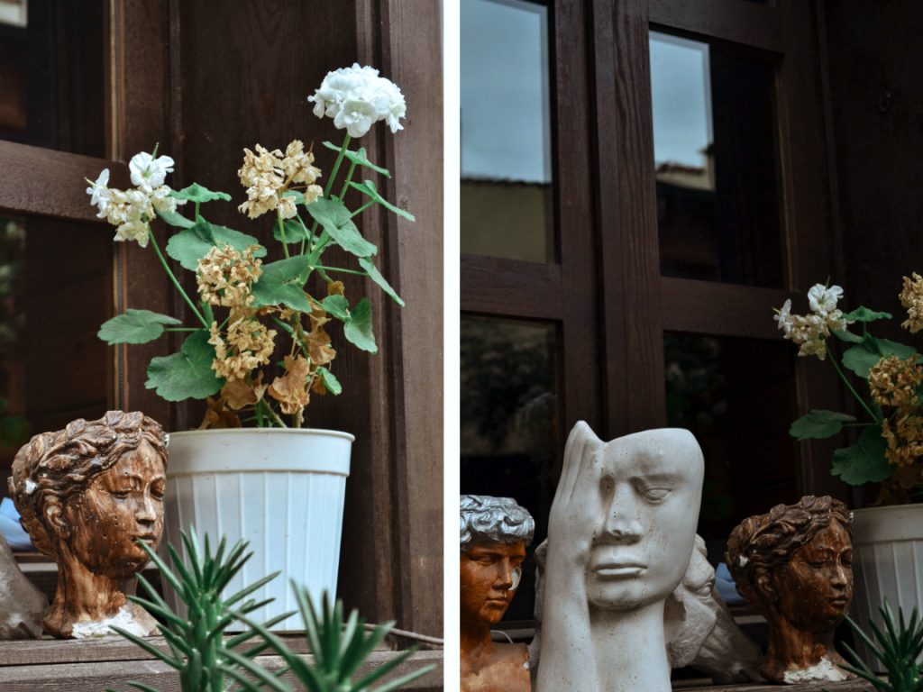 Discover the unique and exclusive collection of wall art at Felix Art Gallery. Our expert curators have carefully chosen works that embody the gallery's artistic vision and tell captivating stories. Visit the gallery today and explore the beauty and sophistication of exceptional art.