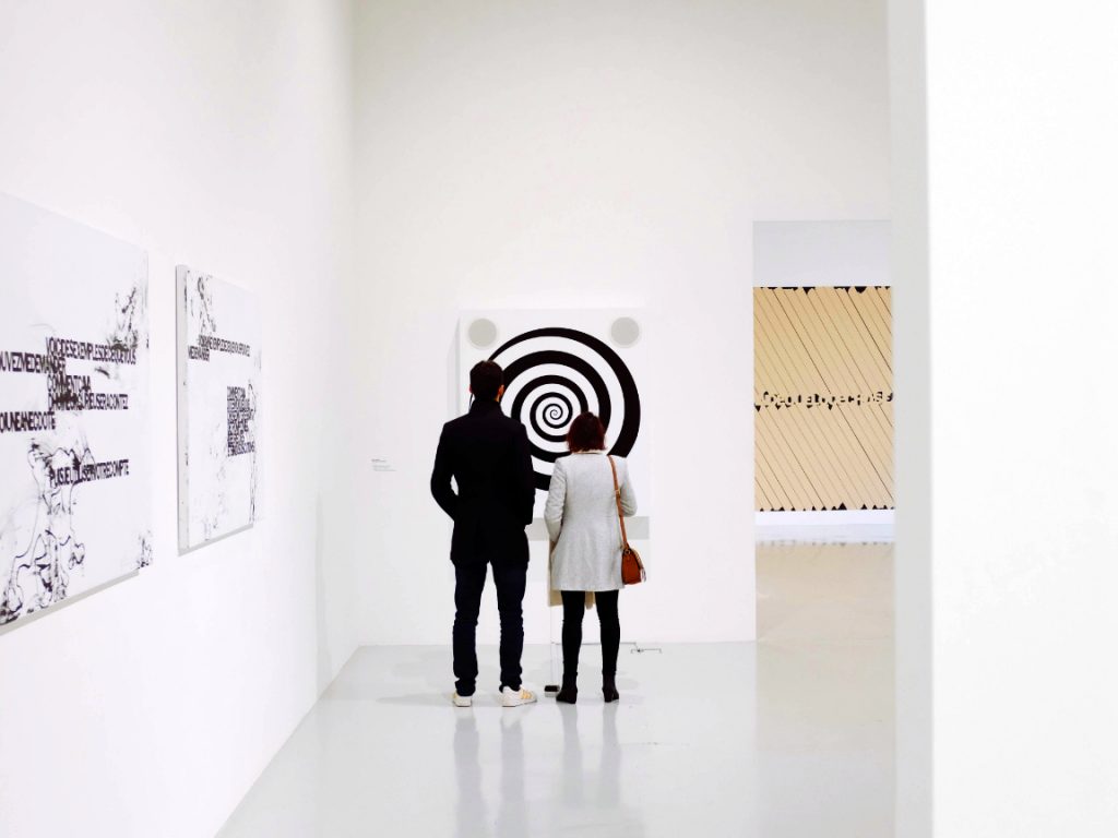 Ready to start your art collection but have a tight budget? Learn how to find affordable art, buy from emerging artists, negotiate prices and invest wisely with Felix Art Gallery Spain. Get started now!